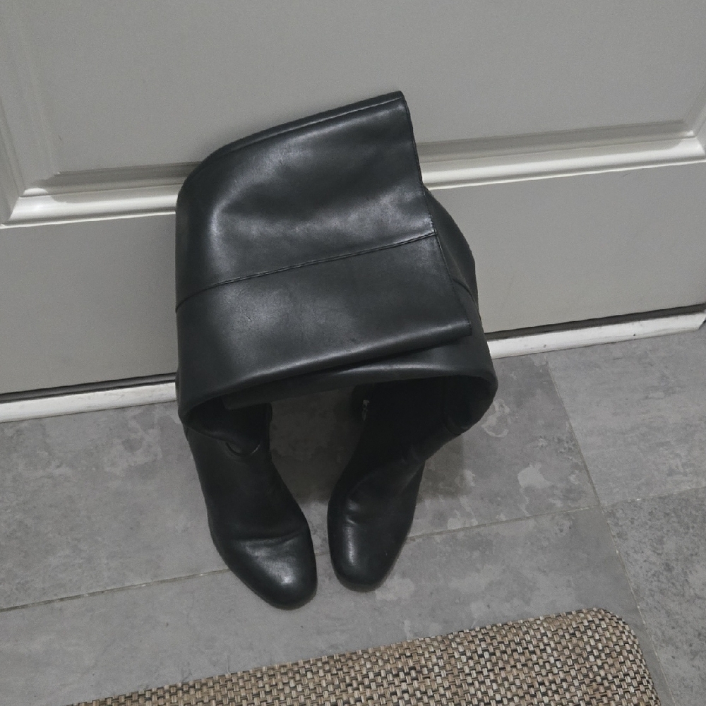 Via Spiga Black Leather Boots